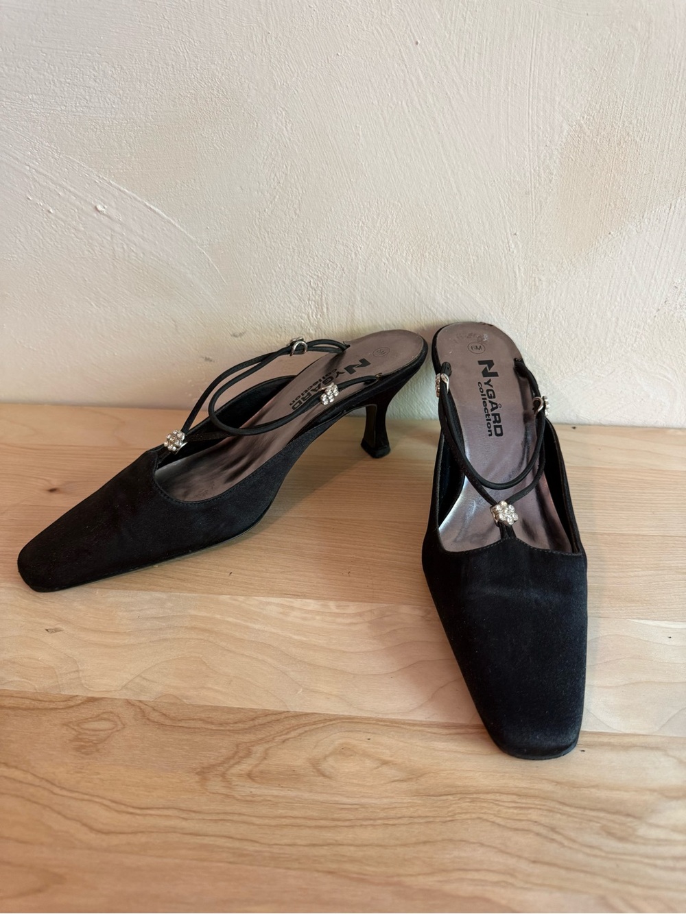 Nygard Collection | Kylee Black Satin Slingback |Kitten Heels | Y2K | Sz 6